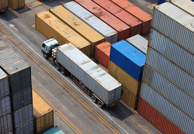 O container no transporte de cargas