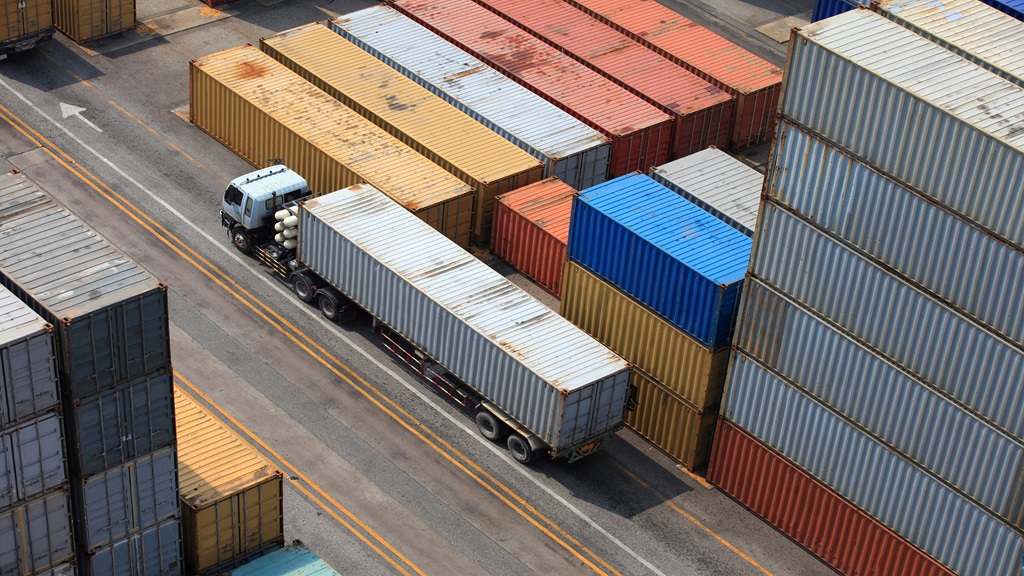 O que considerar ao contratar um frete de container?